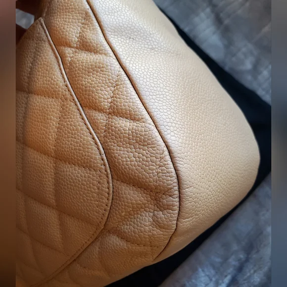 Chanel Timeless Quilted CC Caviar leather shoulder bag - Picture 12 of 16